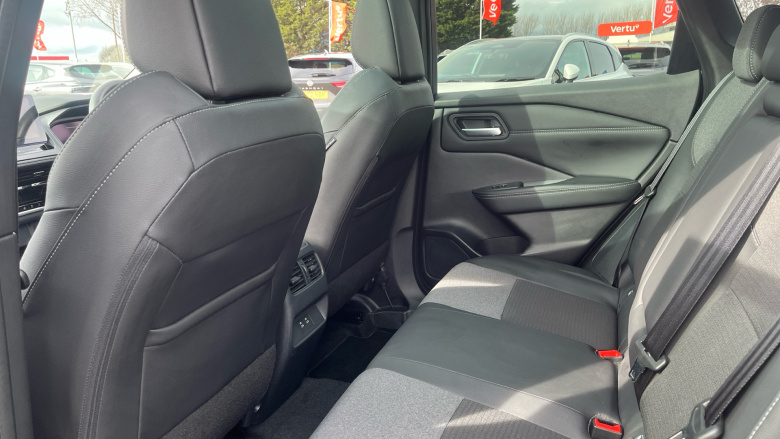 Nissan Qashqai 1.5 E-Power N-Connecta [Glass Roof] 5dr Auto Hybrid Hatchback